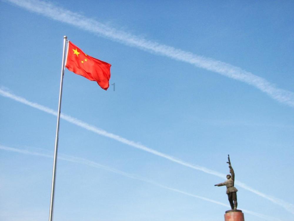 打雷姐情人节内衣大片释出 穿蕾丝比基尼丰腴火辣
